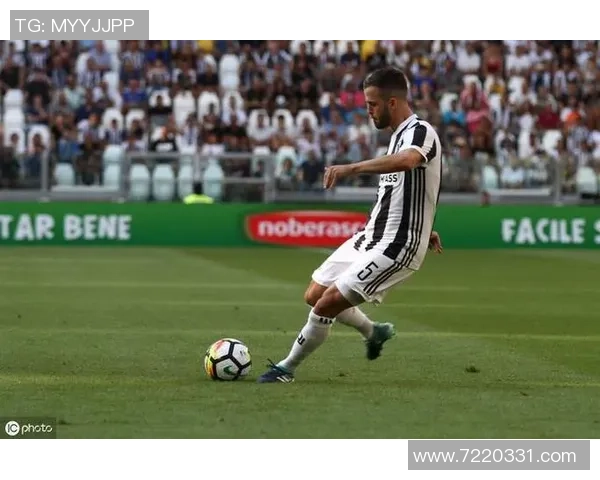 男生心目中的足球明星魅力解析与帅气形象的深度剖析 男生心目中的足球明星魅力解析与帅气形象的深度剖析