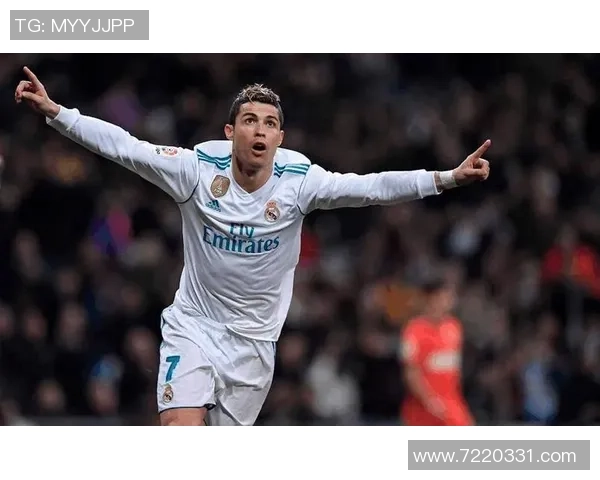 足球巨星C罗的魅力瞬间展现他无与伦比的风采与实力