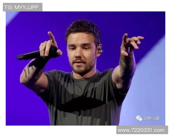 足球明星女友曝光私密视频引发热议网友热评不断引关注 足球明星女友曝光私密视频引发热议网友热评不断引关注