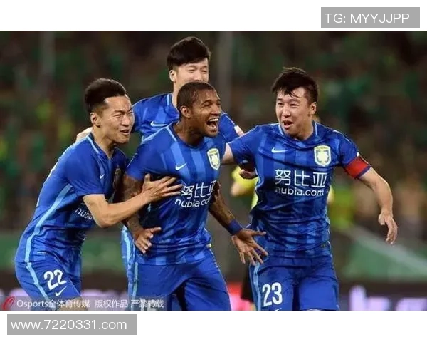 金发碧眼的足球明星们在绿茵场上绽放光彩与魅力的传奇故事 金发碧眼的足球明星们在绿茵场上绽放光彩与魅力的传奇故事